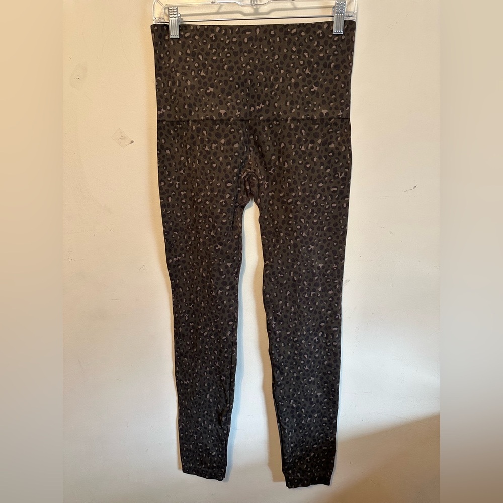 SPANX Women’s XL Look At Me Now Seamless Olive‎ Leopard Leggings Business Casual - Picture 4 of 4